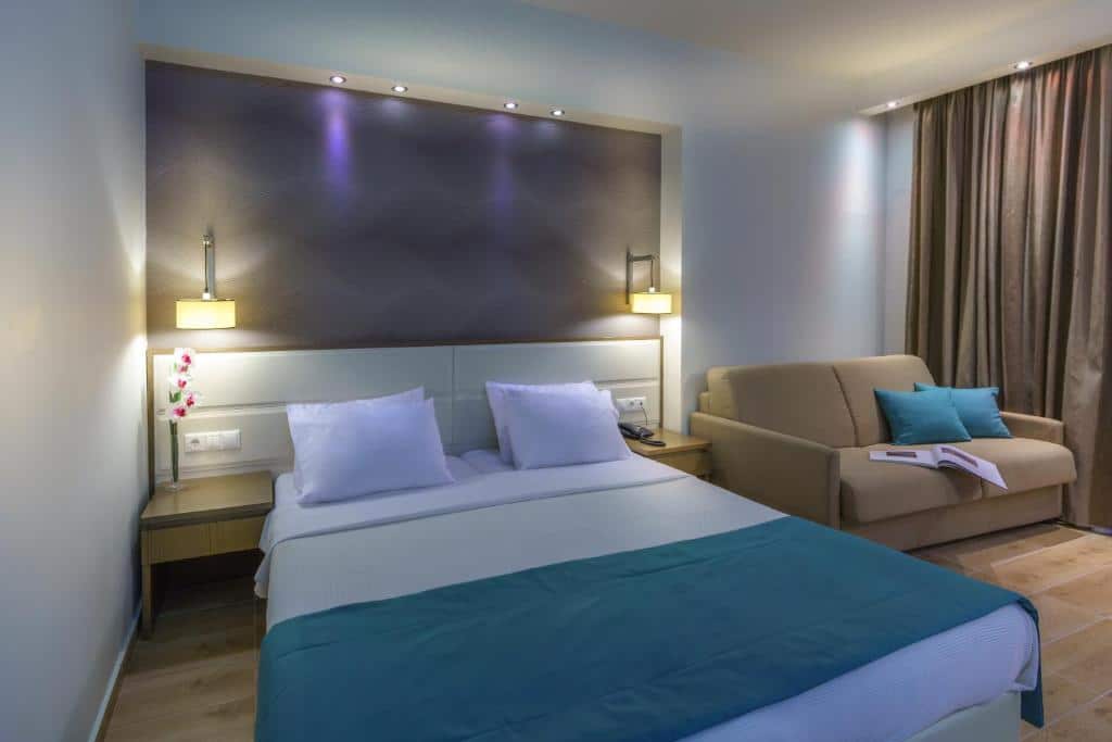 Room with one double bed, a chair and a desk