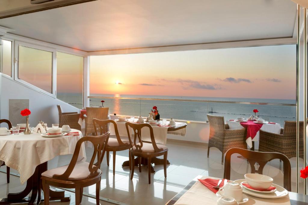 Hotel's restaurant with sea view