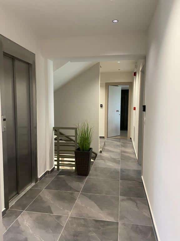 Room with one double bed, a tv and a chair