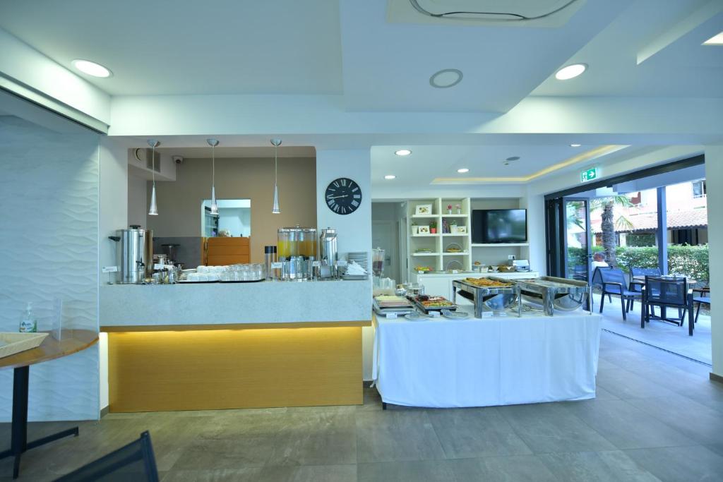 Restaurant with buffet